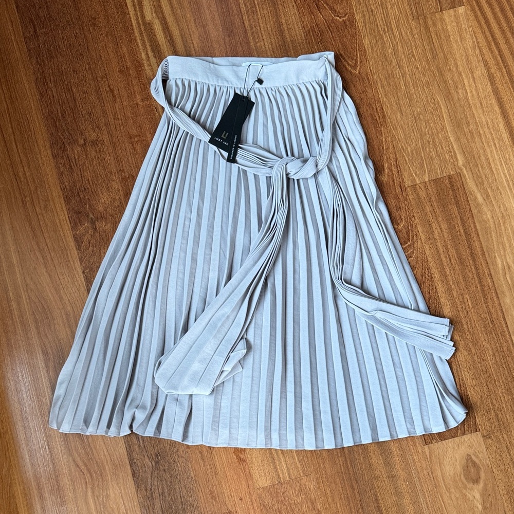 Elegant Light Gray Pleated Midi Skirt